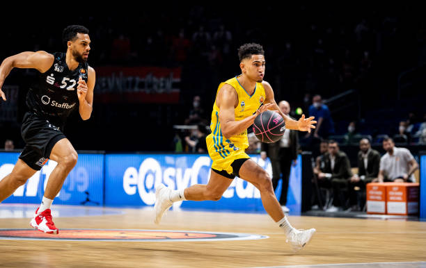 道路上的雄 道路上的雄