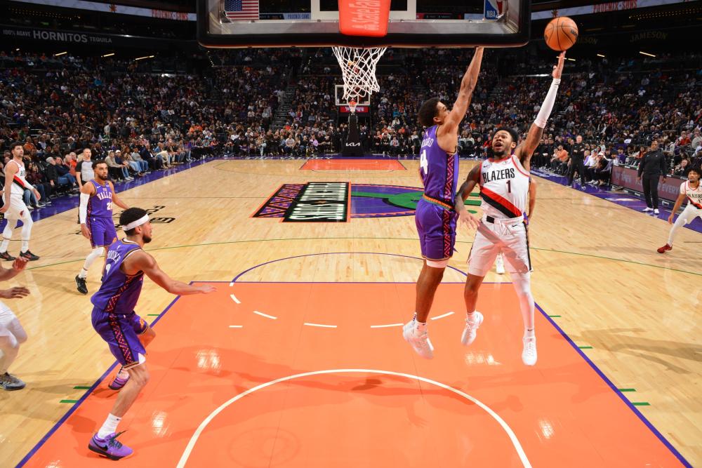 却表现得沉 却表现得沉